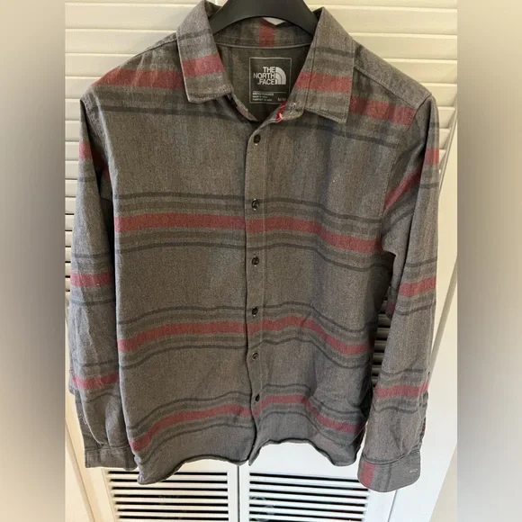 The North Face Gray Striped Flannel Shirt Mens Medium Long Sleeve Button Up - Picture 2 of 6
